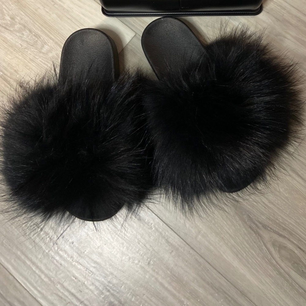 Black comfy real fur slides (brand new) without handbags sizes 5.5-11